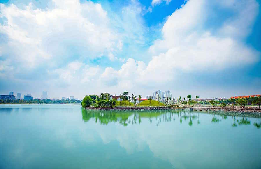 Hồ Thành phố Giao Lưu gần The 7 Stars